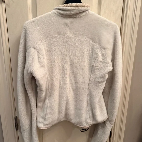 Patagonia Women's R4 Off-White Teddy Jacket. Size Medium - Picture 4 of 5